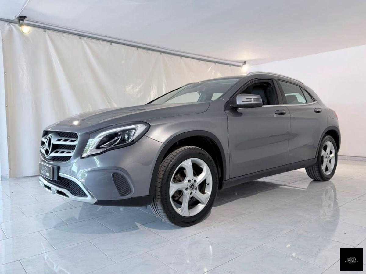 Mercedes-Benz GLA SUV 180 d Premium (4)