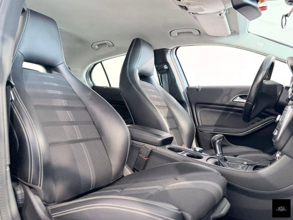 Mercedes-Benz GLA SUV 180 d Premium (7)