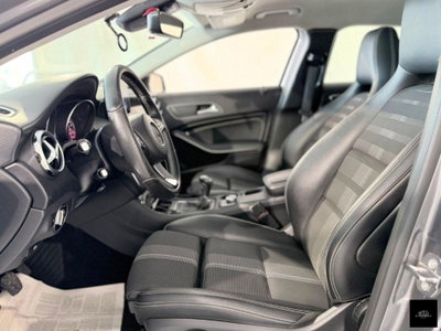 Mercedes-Benz GLA SUV 180 d Premium (8)