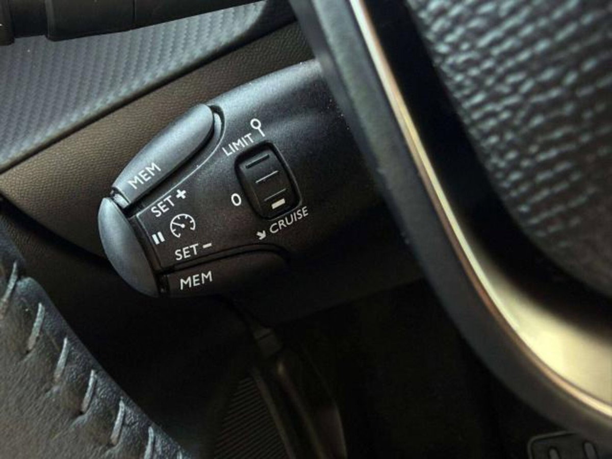 Peugeot 208 1.2 puretech Allure s&s 100cv (10)