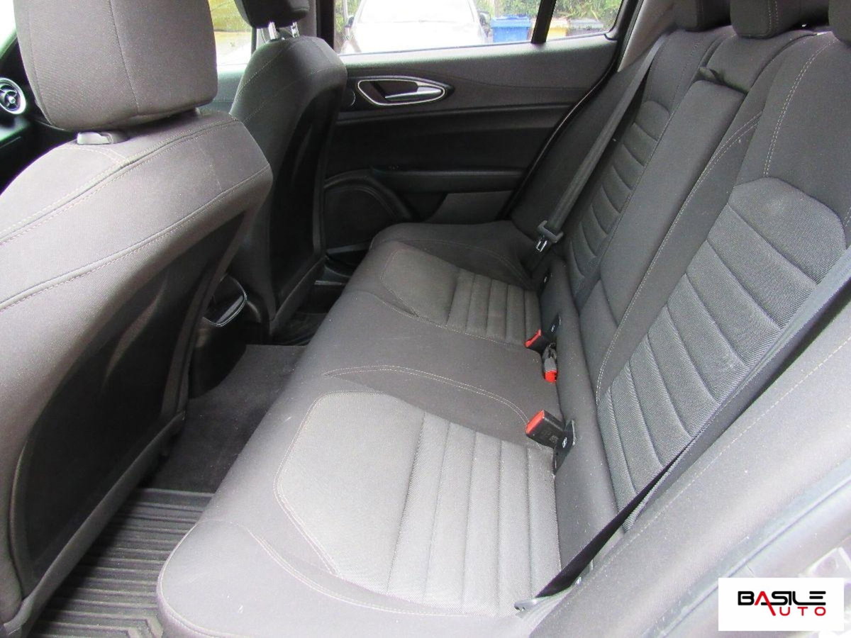 Alfa Romeo Giulia 2.2 Turbodiesel 136 CV AT8 Business (11)