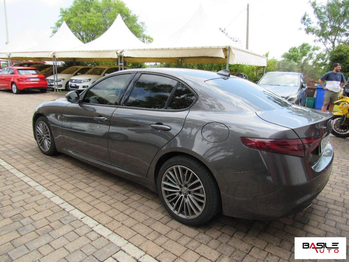 Alfa Romeo Giulia 2.2 Turbodiesel 136 CV AT8 Business (6)