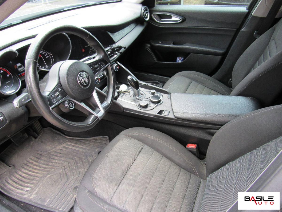 Alfa Romeo Giulia 2.2 Turbodiesel 136 CV AT8 Business (7)