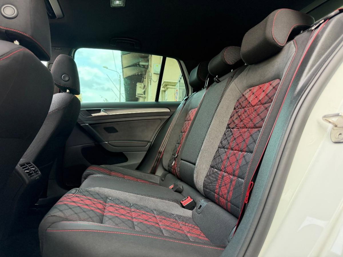 Volkswagen Golf GTI 2.0 TSI TCR DSG 5p. BlueMotion Technology (17)