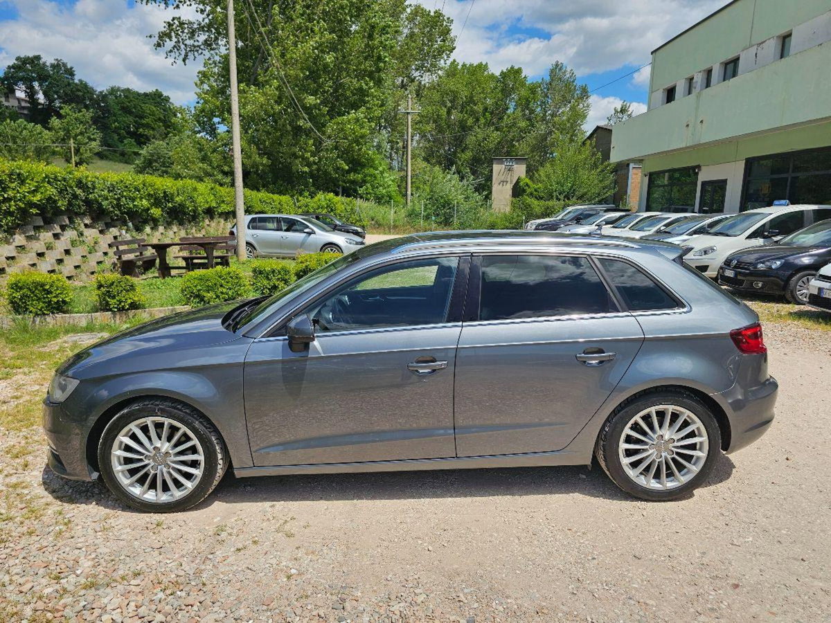 Audi A3 Sportback 2.0 TDI S tronic Attraction (5)