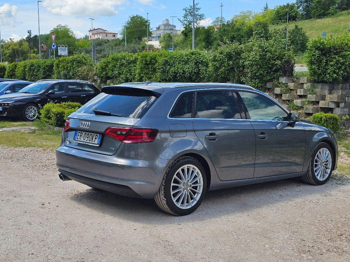 Audi A3 Sportback 2.0 TDI S tronic Attraction (8)