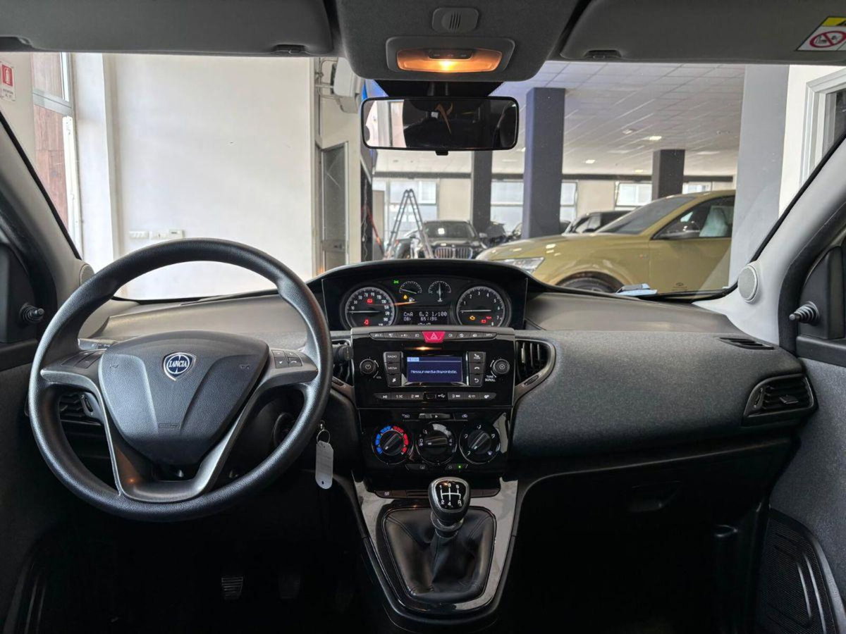 Lancia Ypsilon 1.2 69 CV 5 porte Elefantino Blu (12)