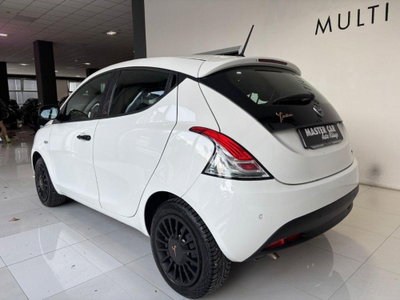 Lancia Ypsilon 1.2 69 CV 5 porte Elefantino Blu (2)