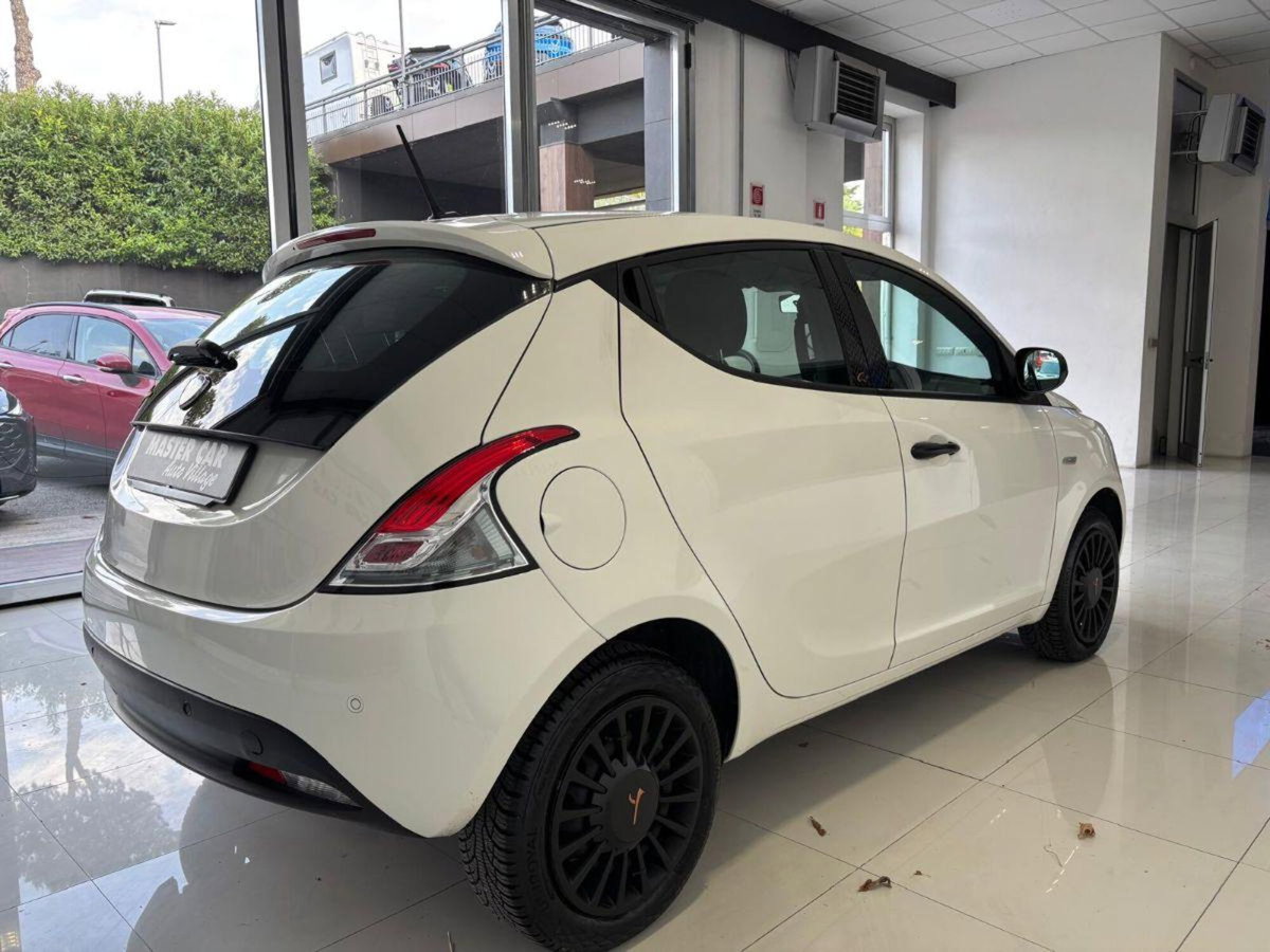 Lancia Ypsilon 1.2 69 CV 5 porte Elefantino Blu (4)