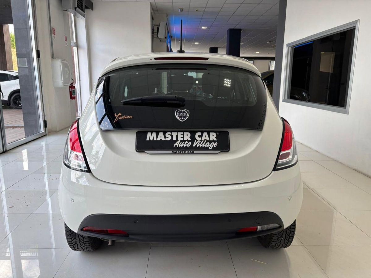 Lancia Ypsilon 1.2 69 CV 5 porte Elefantino Blu (6)