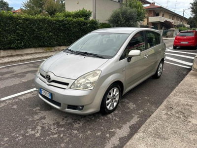 Toyota Corolla Verso 2.0 16V D-4D Sol (2)