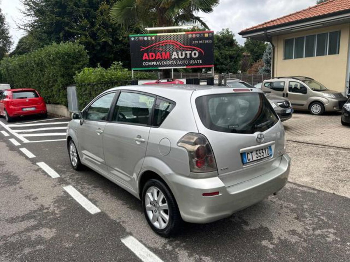 Toyota Corolla Verso 2.0 16V D-4D Sol (4)