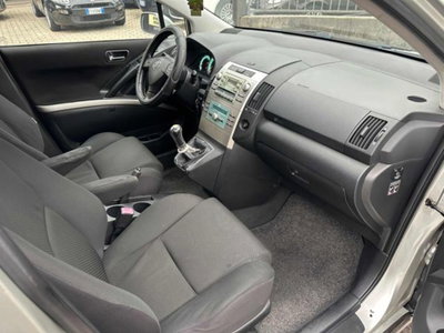 Toyota Corolla Verso 2.0 16V D-4D Sol (9)