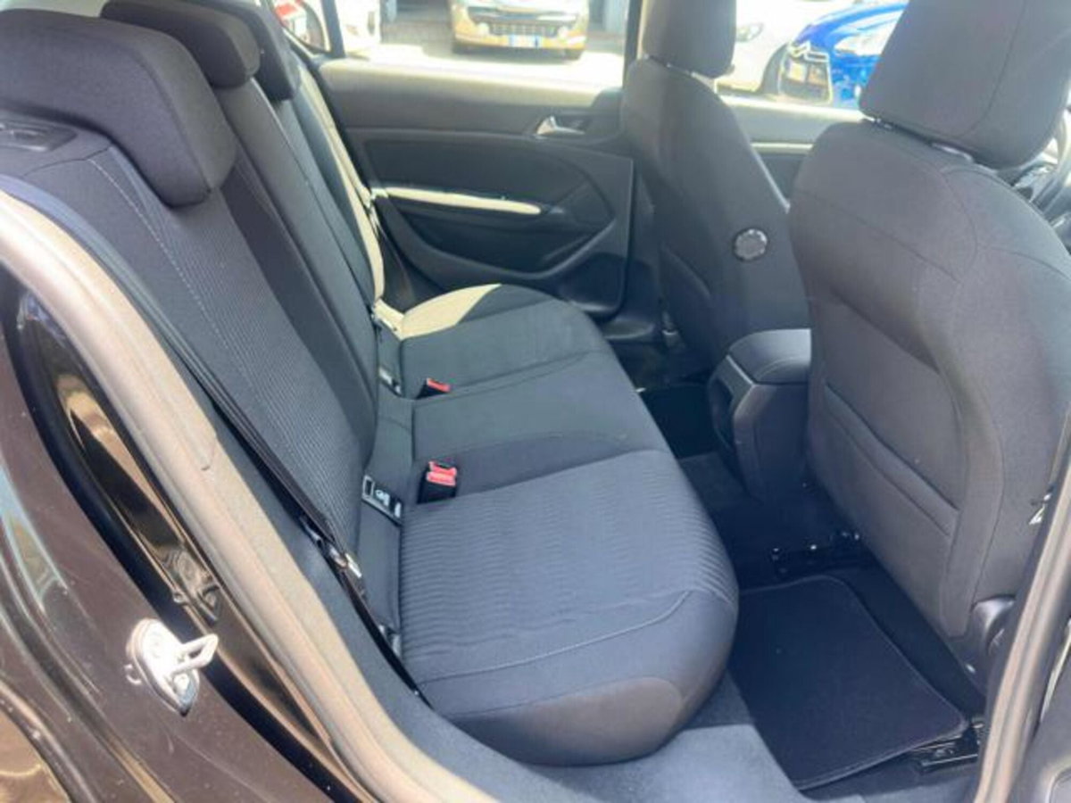 Peugeot 308 PureTech Turbo 130 S&S Allure Pack (10)
