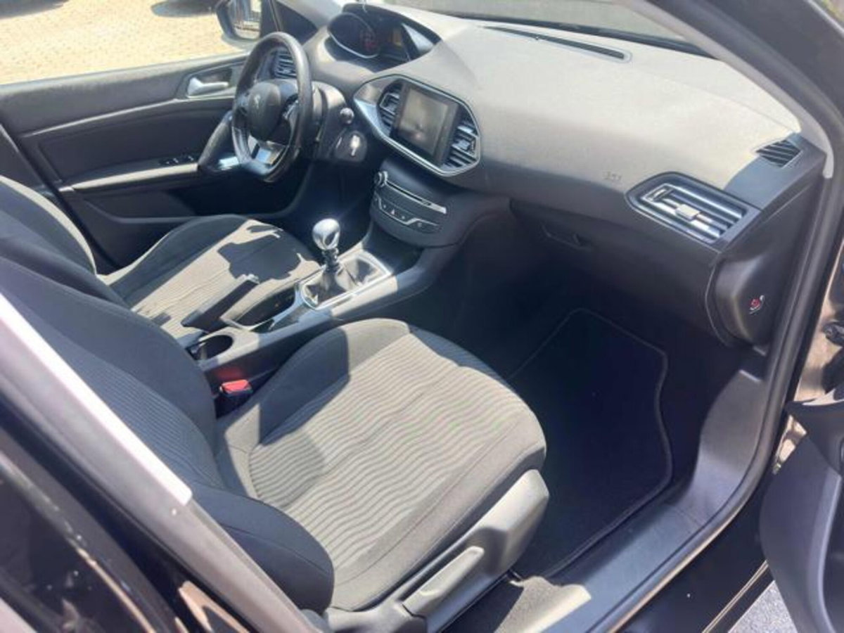 Peugeot 308 PureTech Turbo 130 S&S Allure Pack (12)