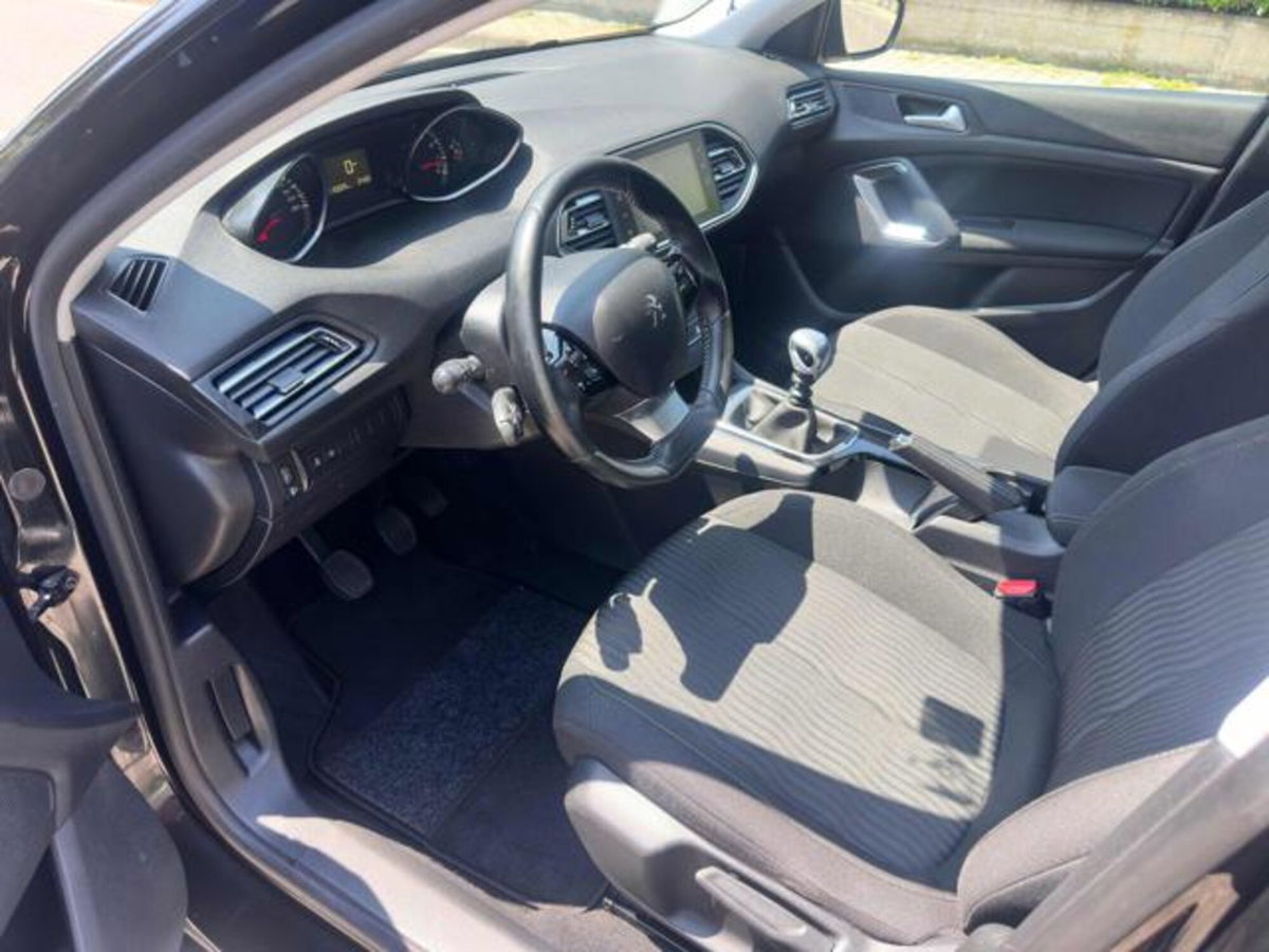 Peugeot 308 PureTech Turbo 130 S&S Allure Pack (14)
