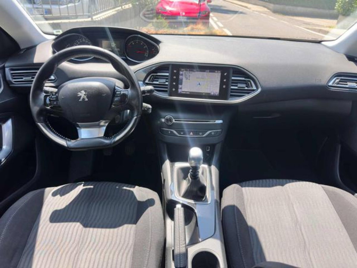 Peugeot 308 PureTech Turbo 130 S&S Allure Pack (15)
