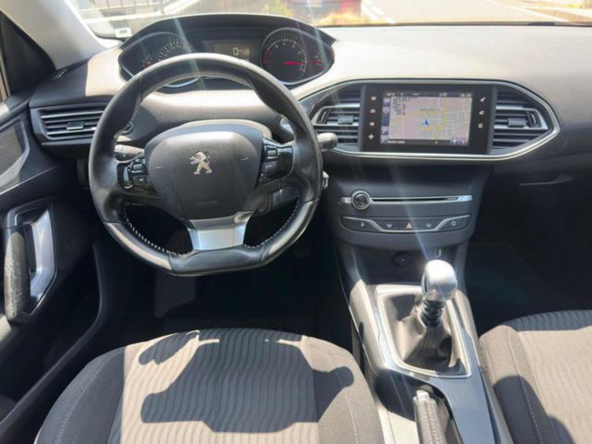 Peugeot 308 PureTech Turbo 130 S&S Allure Pack (16)