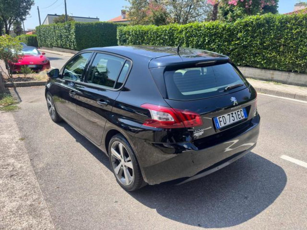 Peugeot 308 PureTech Turbo 130 S&S Allure Pack (5)