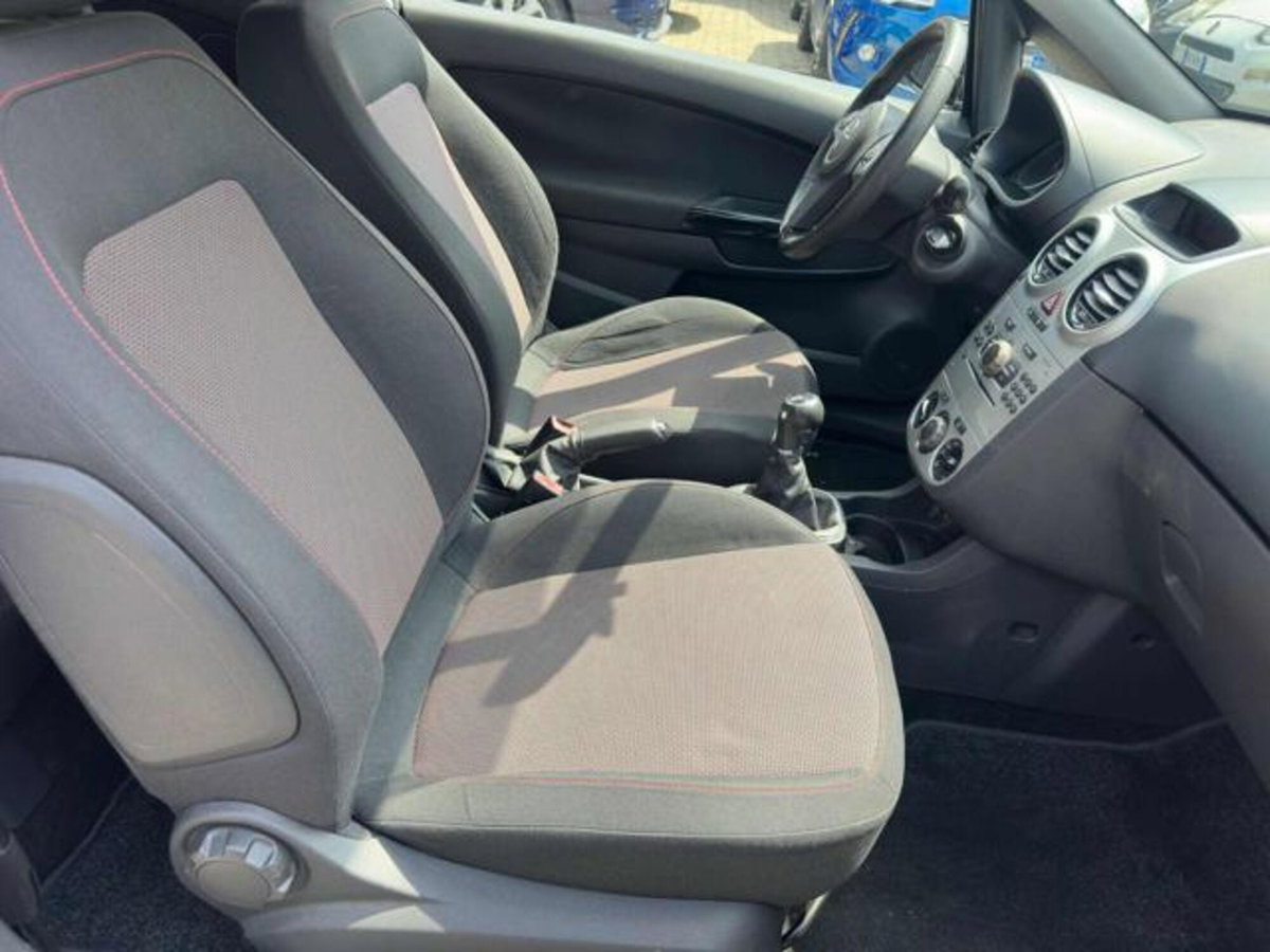 Opel Corsa 1.4 16V 3 porte aut. Sport (8)