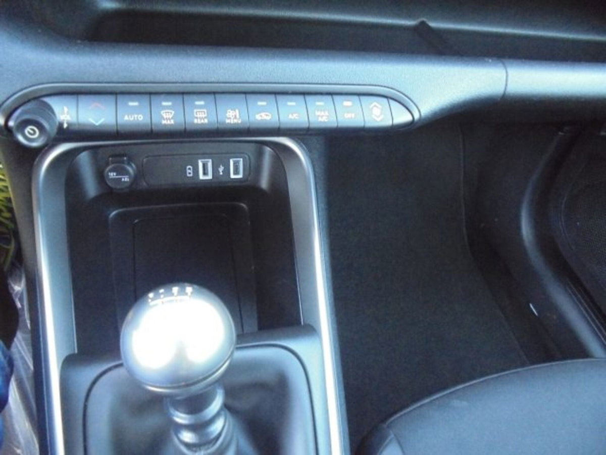 Jeep Avenger 1.2 turbo Altitude fwd 100cv (12)