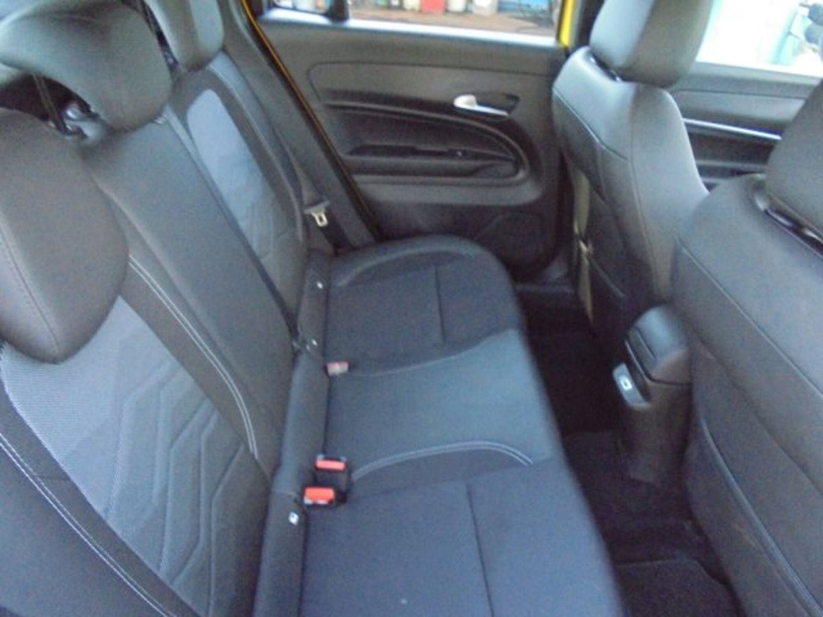 Jeep Avenger 1.2 turbo Altitude fwd 100cv (19)