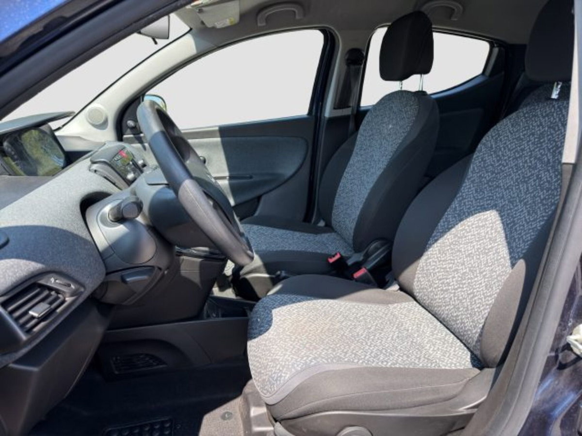 Lancia Ypsilon 1.0 FireFly 5 porte S&S Hybrid Ecochic Silver (10)