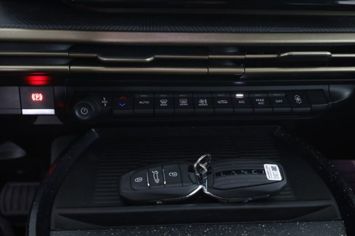Lancia Ypsilon 1.2 LX 100cv (13)