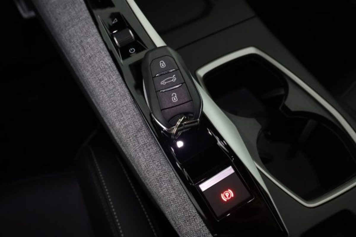 Peugeot 5008 1.2 hybrid GT 145cv 5p.ti e-dcs6 (15)
