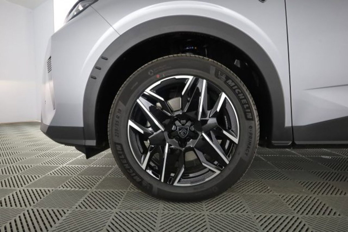 Peugeot 5008 1.2 hybrid GT 145cv 5p.ti e-dcs6 (8)
