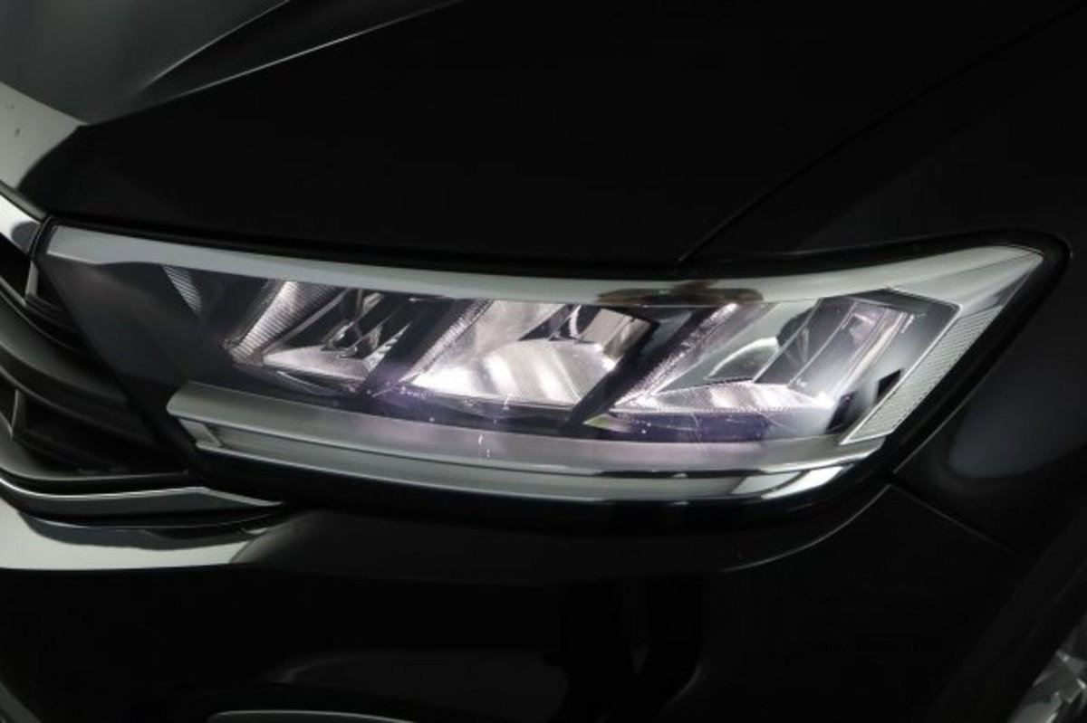 Volkswagen T-Roc 1.0 TSI Life (9)