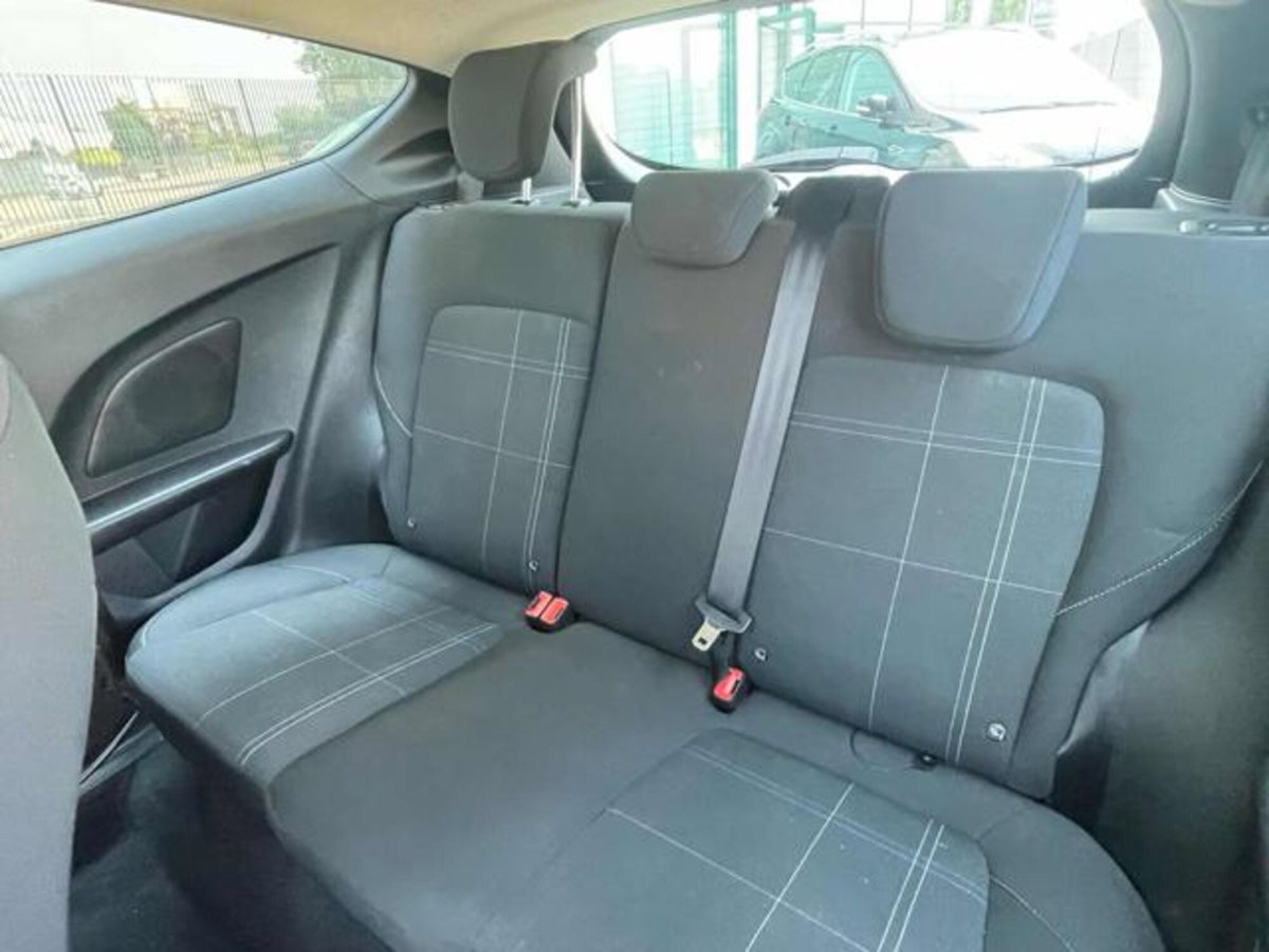 Ford Fiesta 1.5 TDCi 3 porte Vignale (9)
