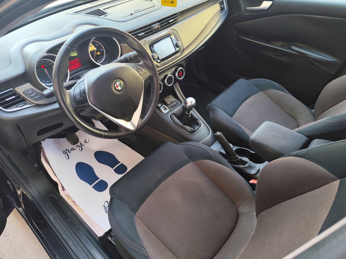 Alfa Romeo Giulietta 1.6 JTDm-2 Distinctive (15)