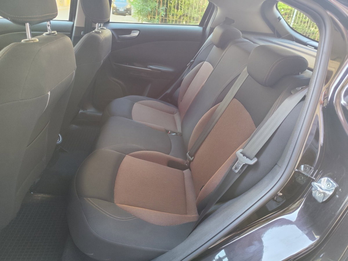 Alfa Romeo Giulietta 1.6 JTDm-2 Distinctive (17)