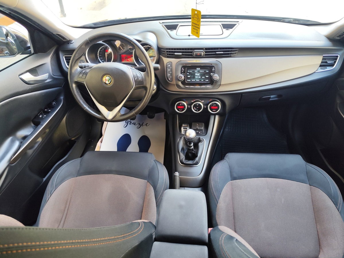 Alfa Romeo Giulietta 1.6 JTDm-2 Distinctive (18)