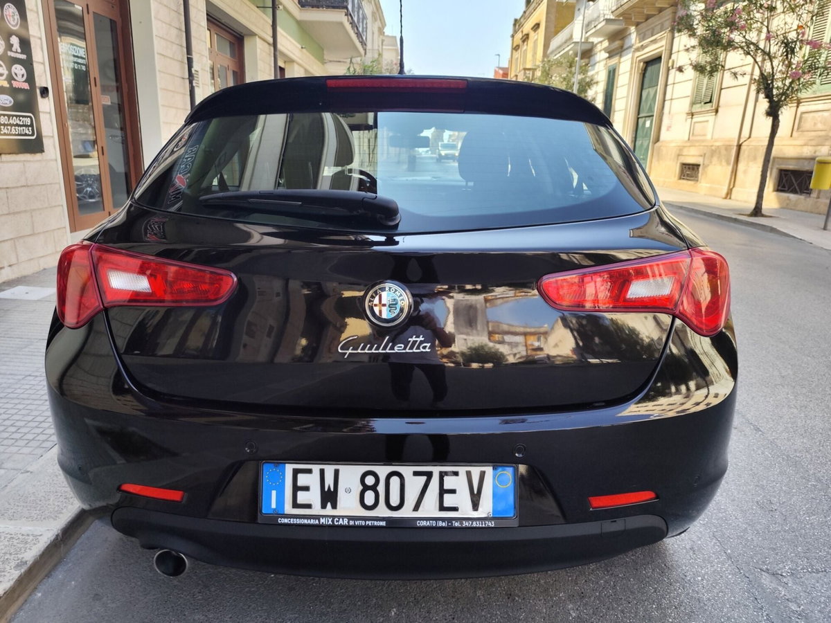 Alfa Romeo Giulietta 1.6 JTDm-2 Distinctive (7)