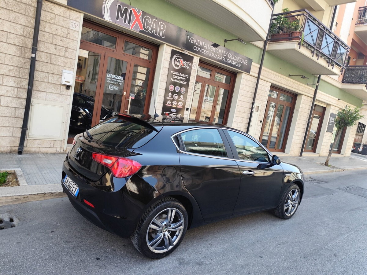 Alfa Romeo Giulietta 1.6 JTDm-2 Distinctive (8)