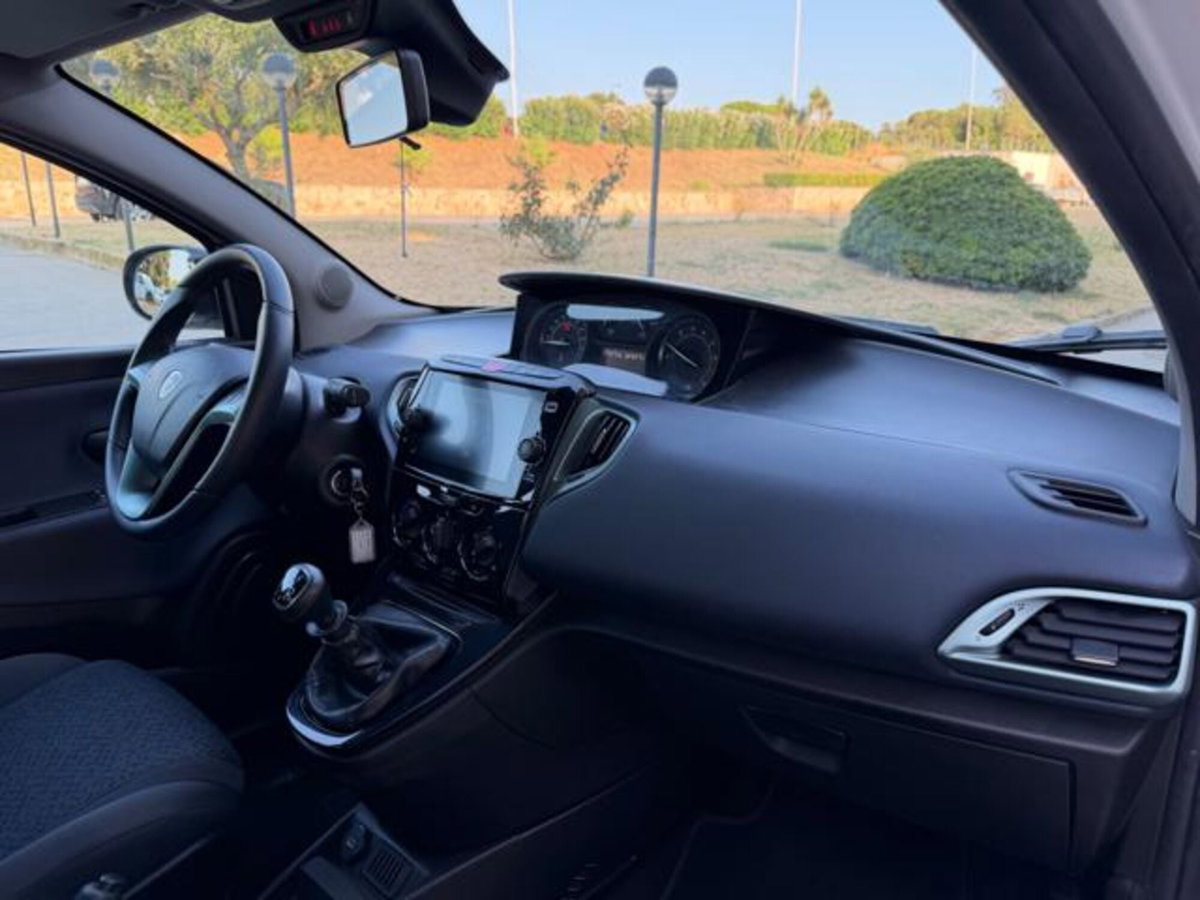 Lancia Ypsilon 1.0 FireFly 5 porte S&S Hybrid Gold Plus (19)