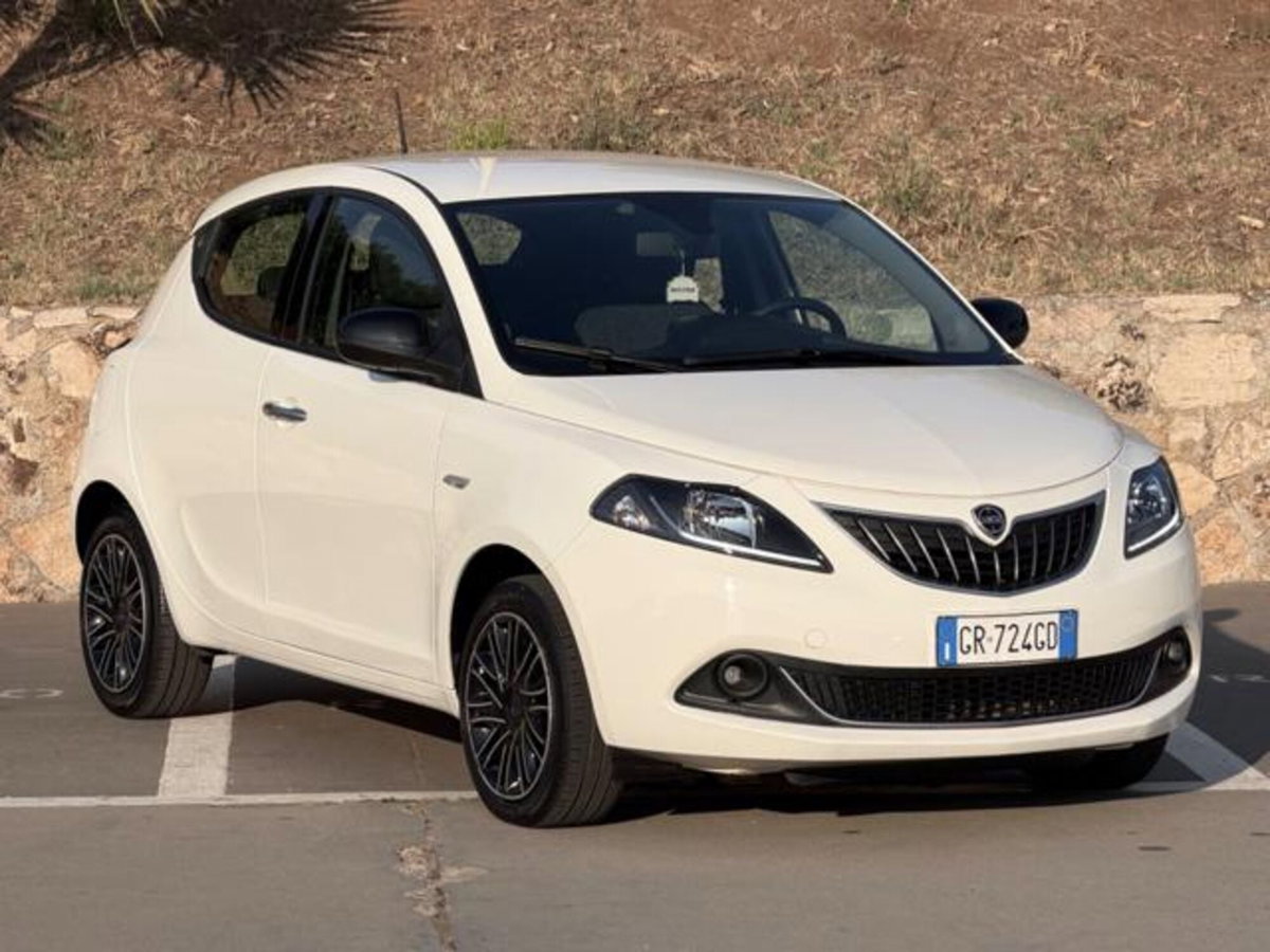 Lancia Ypsilon 1.0 FireFly 5 porte S&S Hybrid Gold Plus (3)