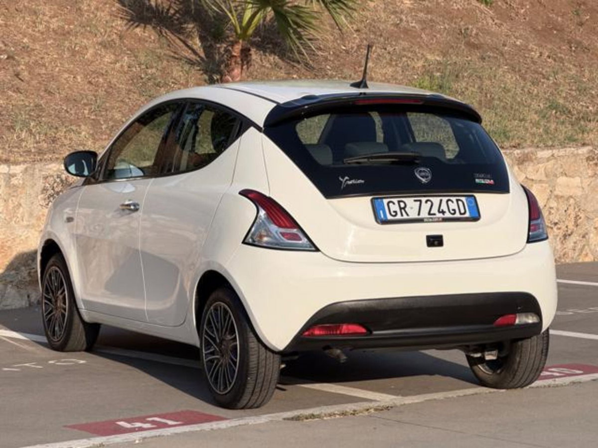 Lancia Ypsilon 1.0 FireFly 5 porte S&S Hybrid Gold Plus (6)