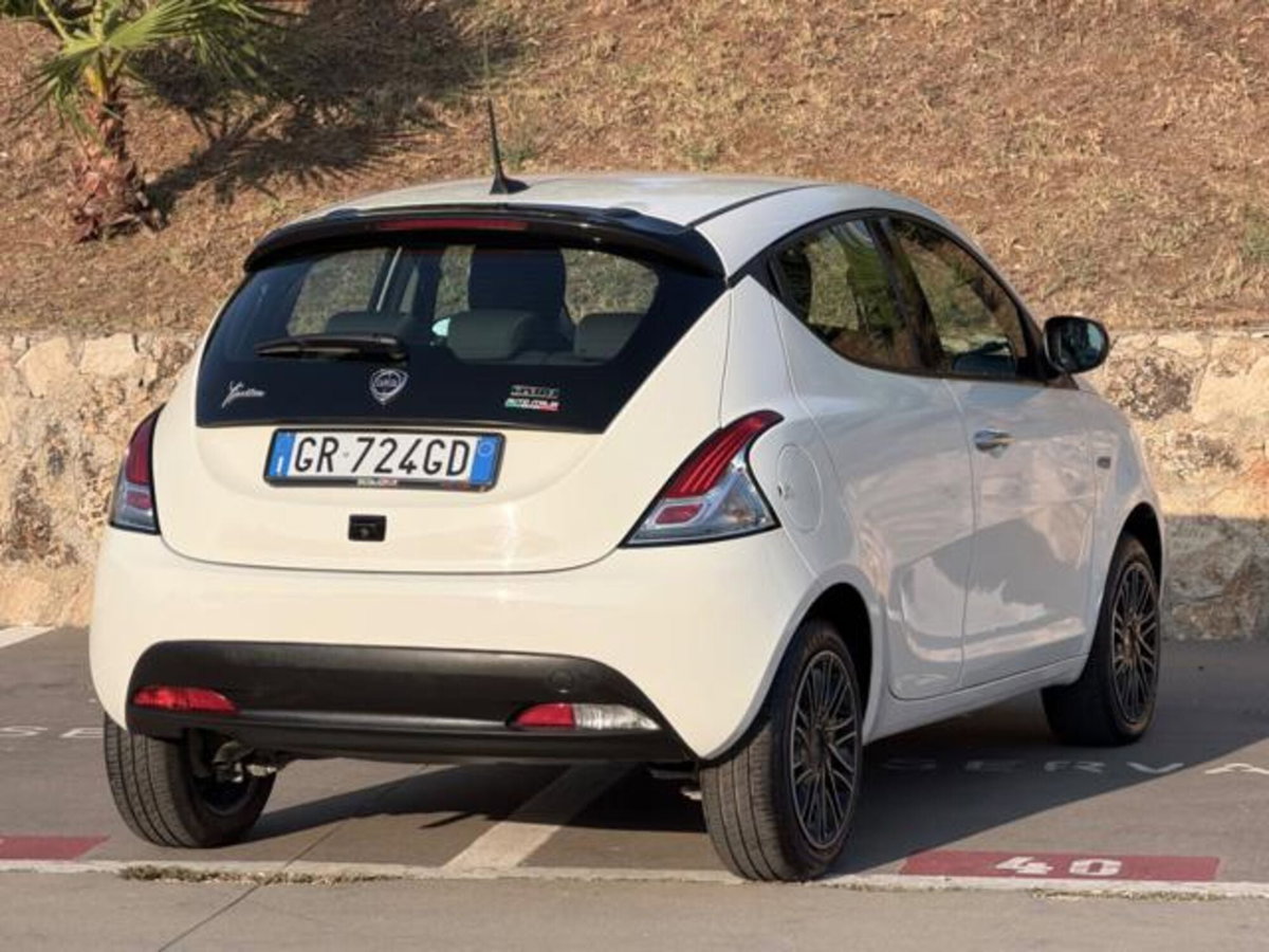 Lancia Ypsilon 1.0 FireFly 5 porte S&S Hybrid Gold Plus (8)