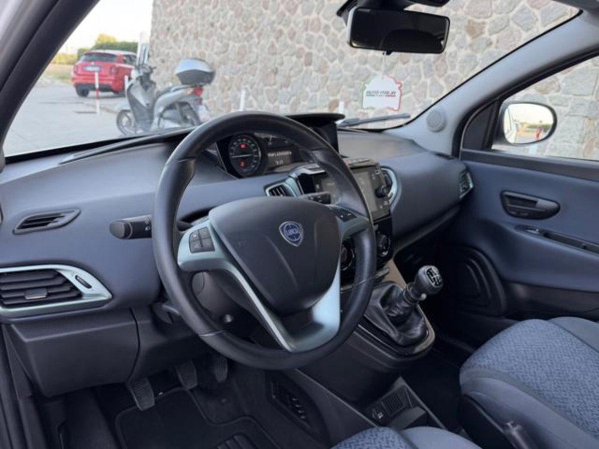 Lancia Ypsilon 1.0 FireFly 5 porte S&S Hybrid Gold Plus (9)