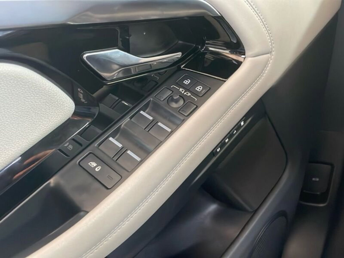 Land Rover Range Rover Evoque 2.0D I4 163CV AWD Auto R-Dynamic SE (18)