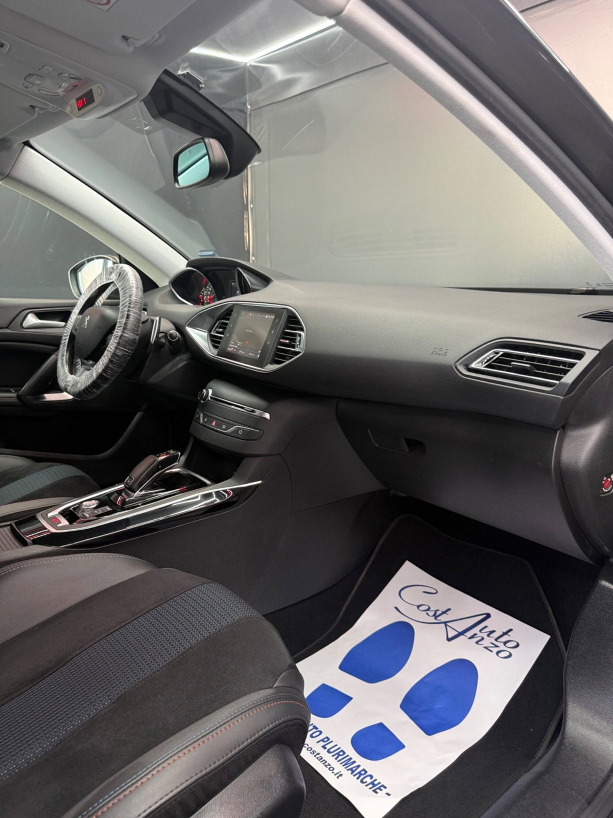 Peugeot 308 BlueHDi 130 S&S EAT8 Tech Edition (10)