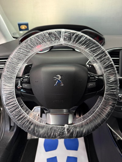Peugeot 308 BlueHDi 130 S&S EAT8 Tech Edition (11)