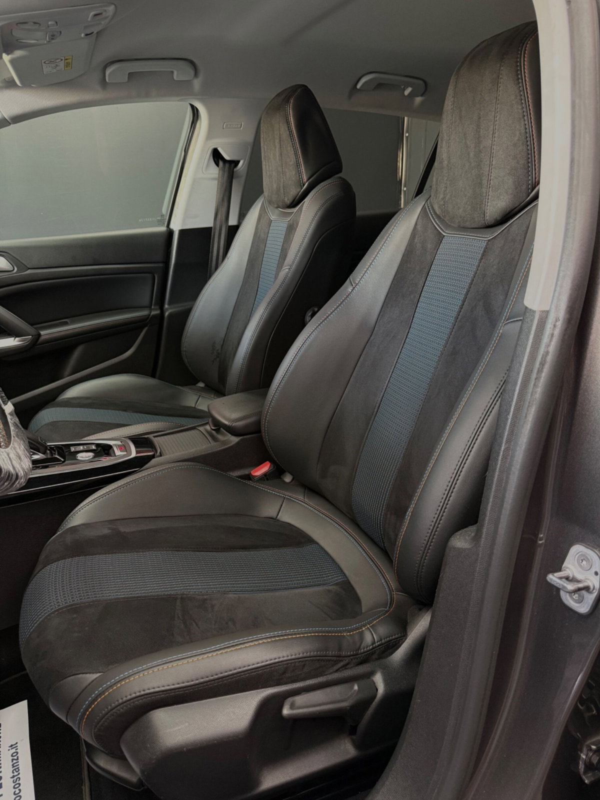 Peugeot 308 BlueHDi 130 S&S EAT8 Tech Edition (16)