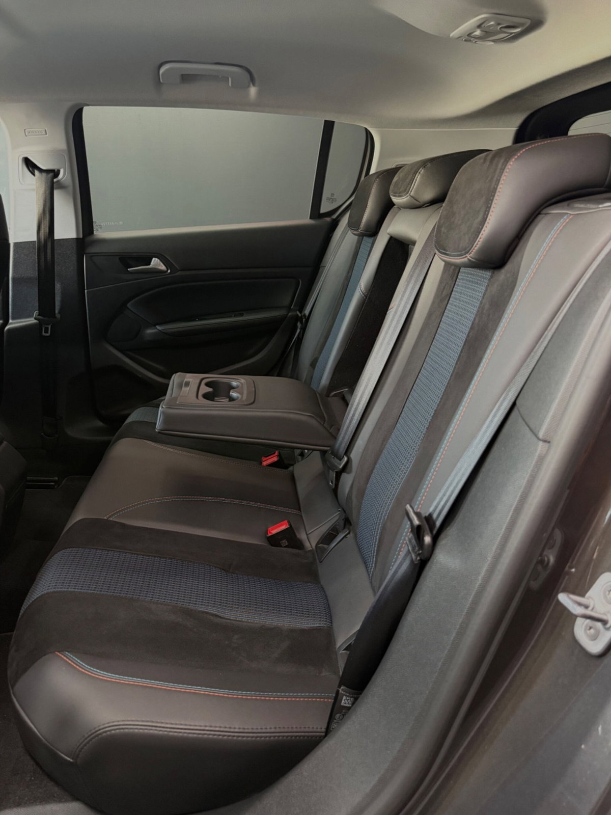 Peugeot 308 BlueHDi 130 S&S EAT8 Tech Edition (18)