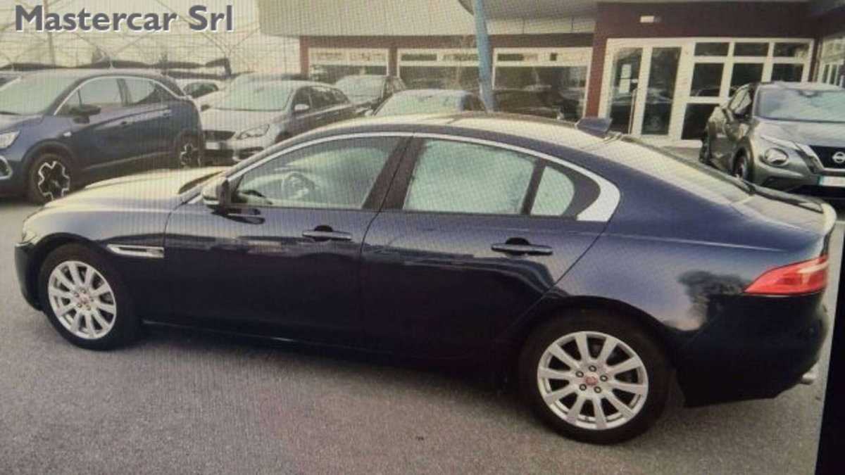 Jaguar XE 2.0 D Turbo 180CV Pure (2)