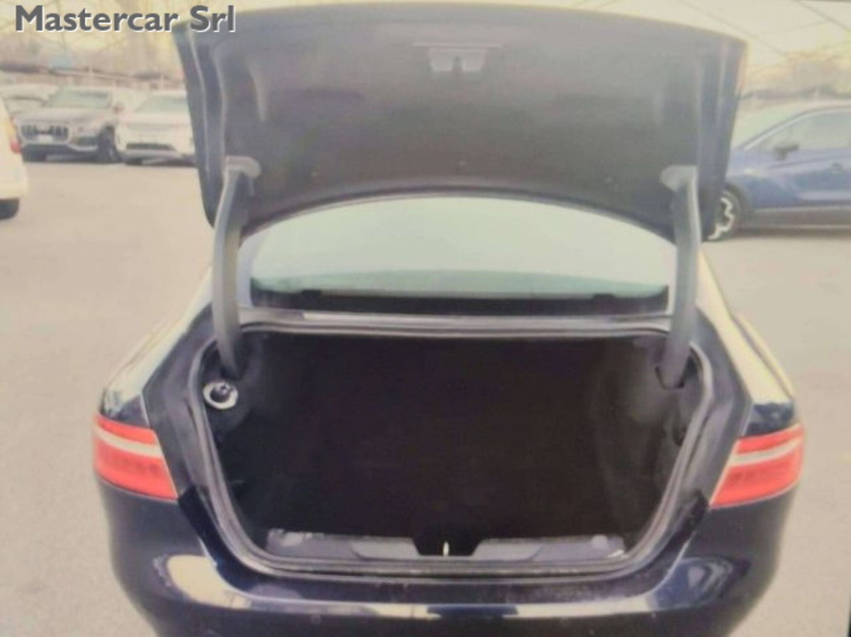 Jaguar XE 2.0 D Turbo 180CV Pure (6)