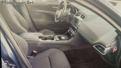 Jaguar XE 2.0 D Turbo 180CV Pure (8)